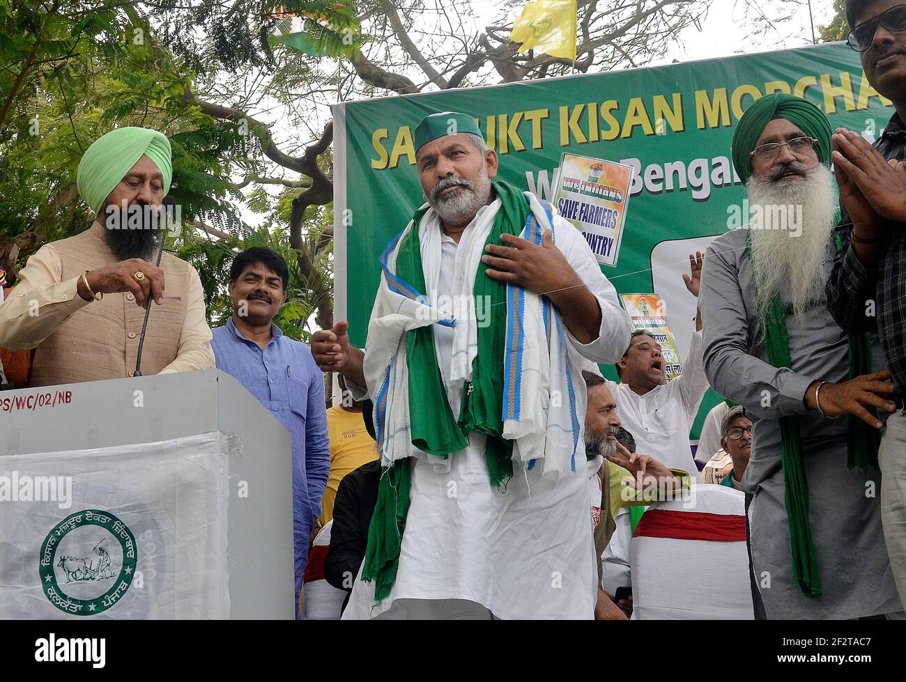 Kalkutta, Indien. März 2021, 13th. Rakesh Tikait ist ein indischer Bauernführer Politiker, Sprecher der Bharatiya Kisan Union während Sanyukt Kishan Morcha Mahapanchayat unter Gandhi Statue in kalkata in Indien. (Foto: Sanjay Purkait/Pacific Press) Quelle: Pacific Press Media Production Corp./Alamy Live News Stockfoto