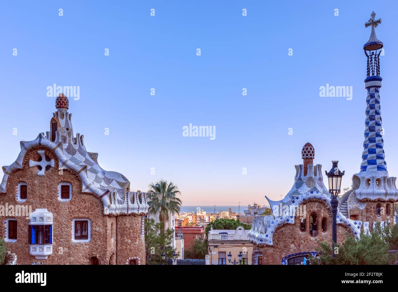 Blick auf die Stadt vom Park Guell des Architekten Antoni Gaudi in Barcelona, Spanien Stockfoto