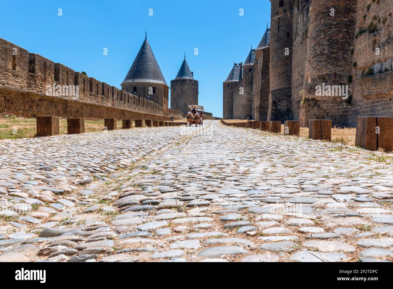 Alte gepflasterte Steinstraße in der mittelalterlichen Burg von Carcassonne Stadt Stockfoto