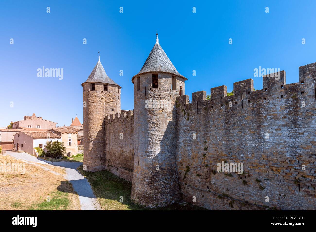 Burgmauern und Aussichtstürme der mittelalterlichen Stadt Carcassonne Stockfoto