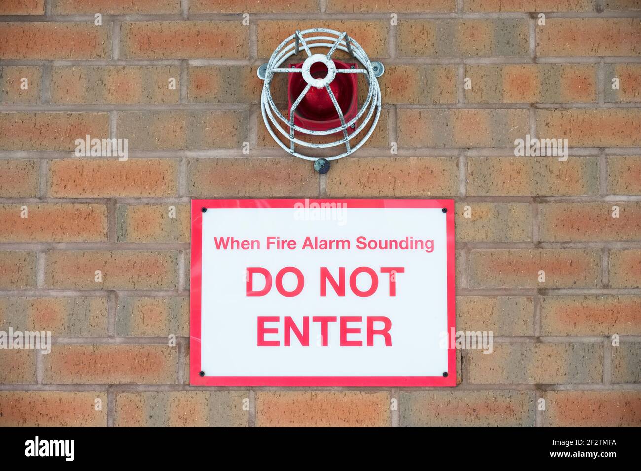 Feueralarm rote Beacon nicht betreten Schild Stockfotografie - Alamy