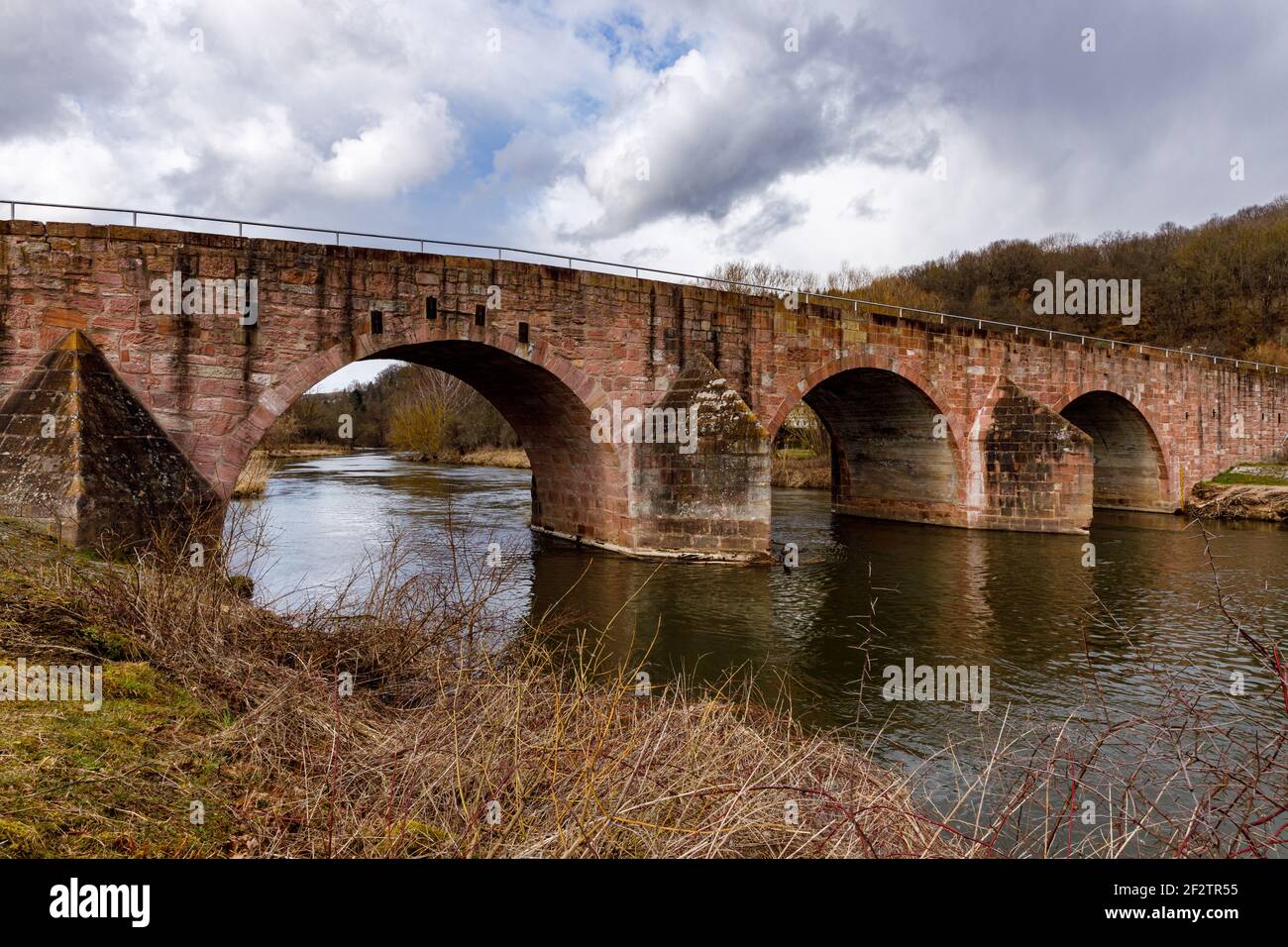 Die historische Werra-Brücke von Vacha in Thüringen Stockfoto