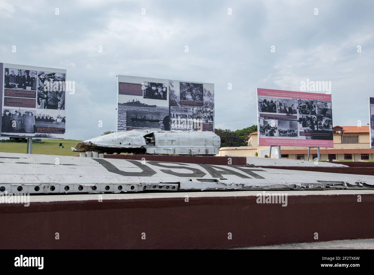 Flügel und Rumpf aus einem Flugzeug der US-Luftwaffe im Militärhistorischen Museum und Ausstellung aus der Kubanischen Raketenkrise, Havanna, Kuba. Stockfoto