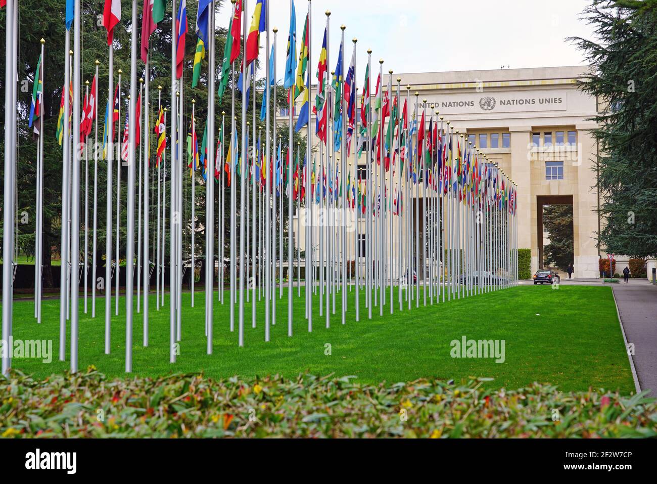 GENF, SCHWEIZ -5 APR 2019- Schild am Eingang des Hauptquartiers der Vereinten Nationen (UN) in Genf, Schweiz. Stockfoto