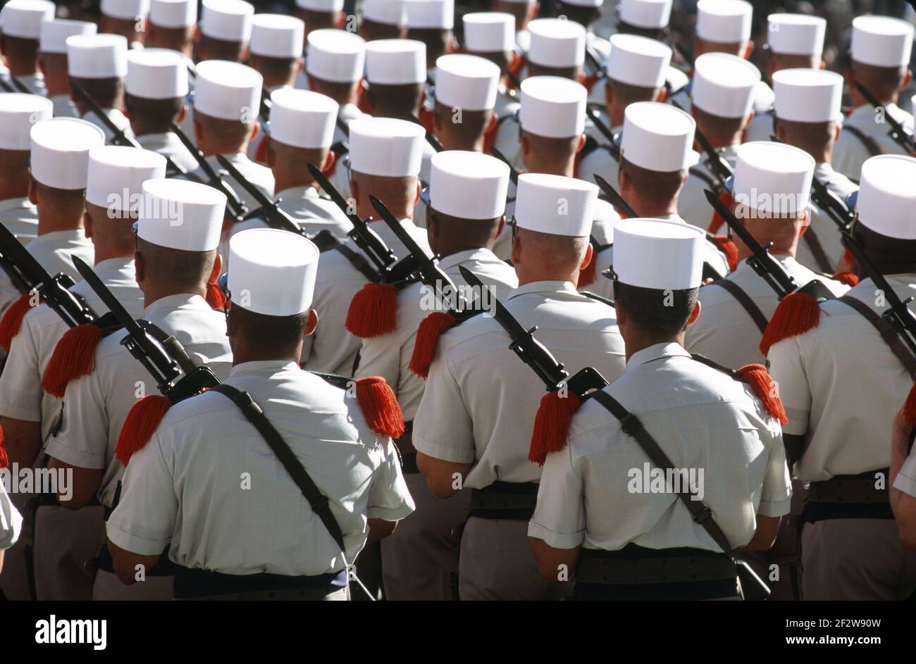 France Paris Bastille Day : Rückansicht von Kepi Blanc-die weißen Kappen- die Fremde Legion, marschiert in der jährlichen Militärparade im Jahr 2003. Stockfoto