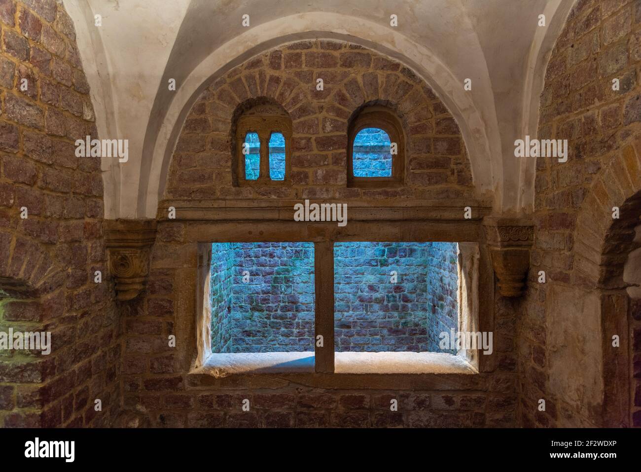 Mikwa im Inneren der alten Synagoge in Speyer, Deutschland Stockfoto