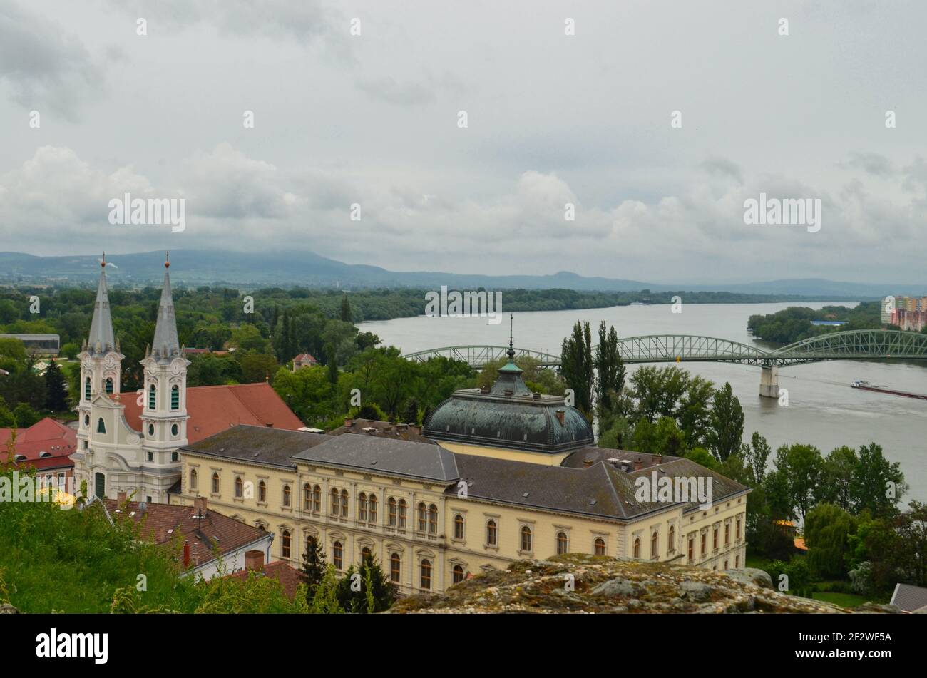 Slowakische Grenze und Maria Valeria Brücke sichtbar von der ungarischen Rahmen Stockfoto