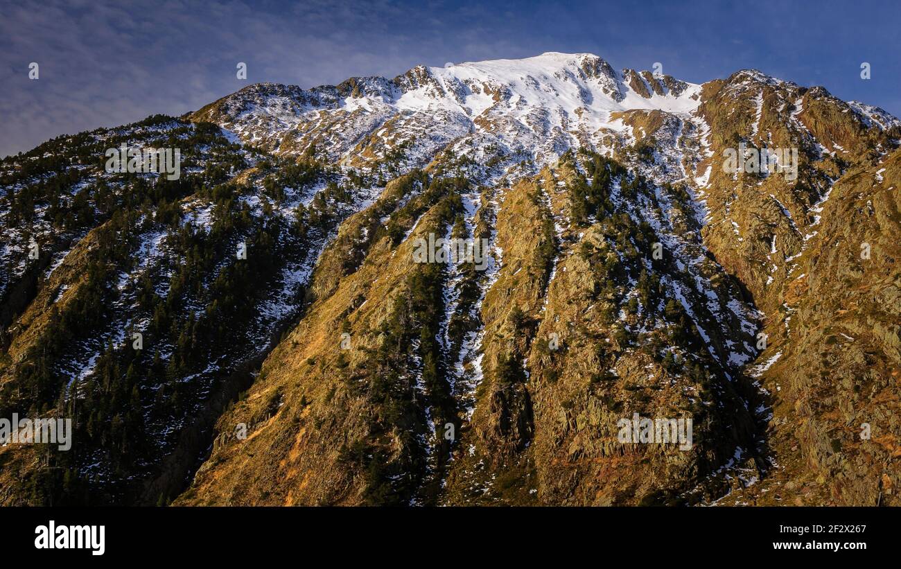 Lladorre-Tal im Herbst (Naturpark Alt Pirineu, Katalonien, Pyrenäen, Spanien) ESP: Valle de Lladorre en otoño (Pallars Sobirà, Cataluña, Pirineos) Stockfoto