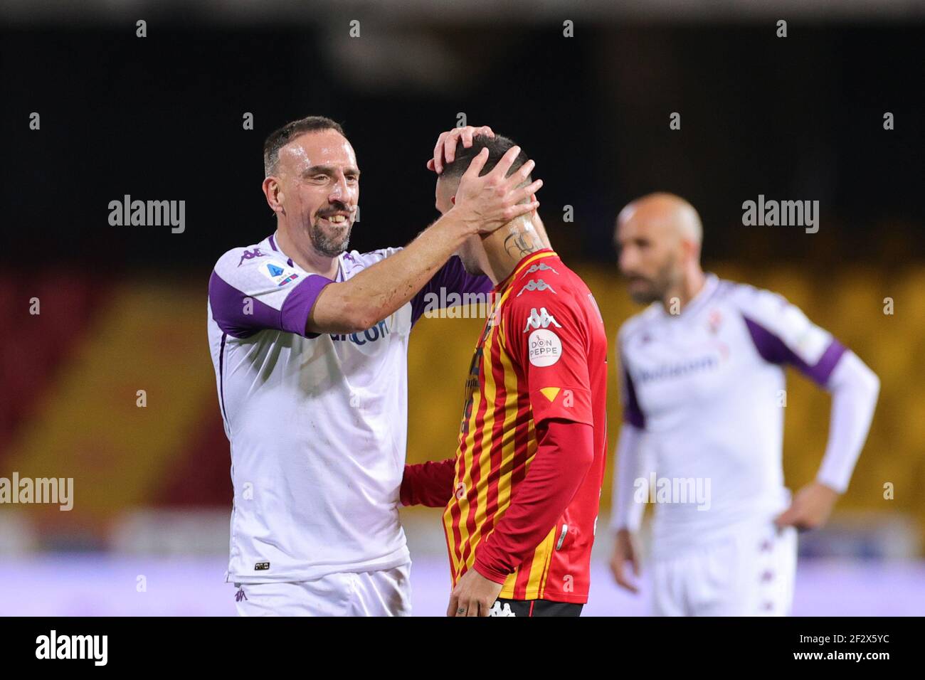 Benevento, Italien. März 2021, 13th. Franck Ribery von ACF Fiorentina und Roberto Insigne von Benevento Calcio begrüßen einander während der Serie A Fußballspiel zwischen Benevento Calcio und ACF Fiorentina im Ciro Vigorito Stadion in Benevento (Italien), 13. März 2021. Foto Cesare Purini/Insidefoto Kredit: Insidefoto srl/Alamy Live News Stockfoto