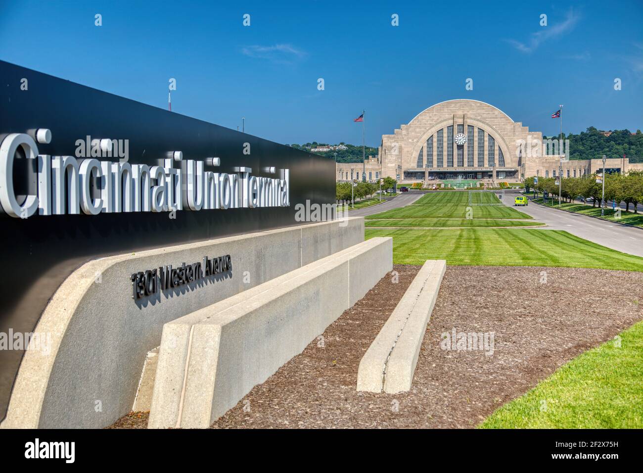Cincinnati Union Terminal diente einst fünf Eisenbahnen; das Art déco-Wahrzeichen ist heute vor allem Museumsraum, mit Amtrak-Abfahrten nur 3 Nächte pro Woche. Stockfoto