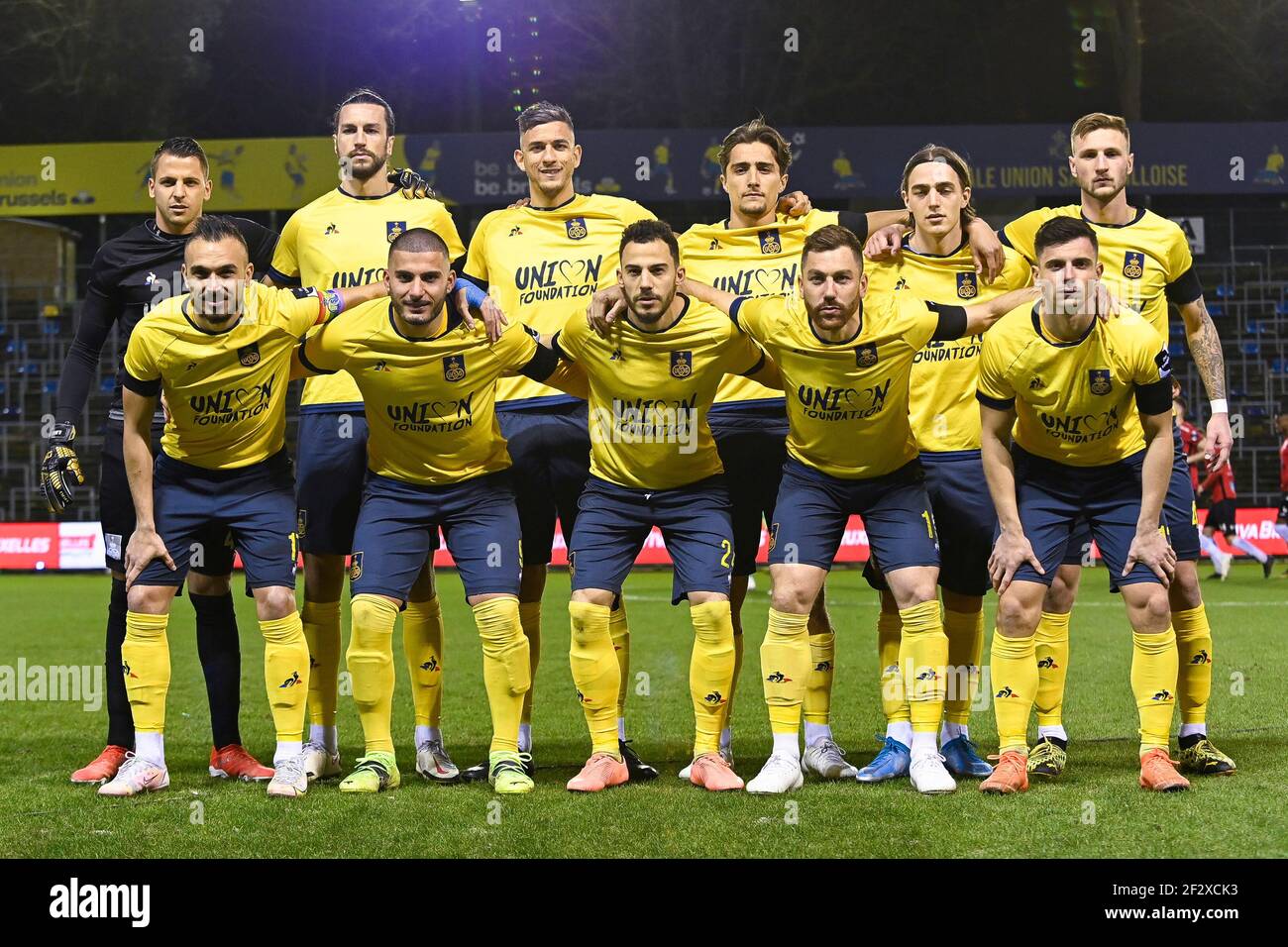 Union's Spieler abgebildet Pose für ein Gruppenbild zu Beginn eines Fußballmatches zwischen Royale Union Saint-Gilloise und RWDM, Samstag, 13. März 2021 Stockfoto