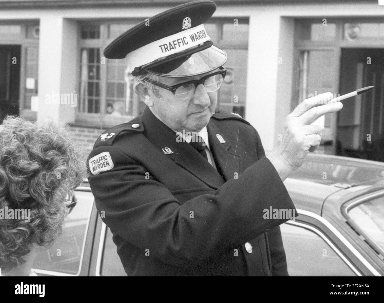 VERKEHRSKRAFTFAHRER SCHRECKLICH HAROLD DIE GEISSEL DER AUTOFAHRER IN VENTNOR AUF DER ISLE OF WIGHT. 1984 PIC. MIKE WALKER Stockfoto
