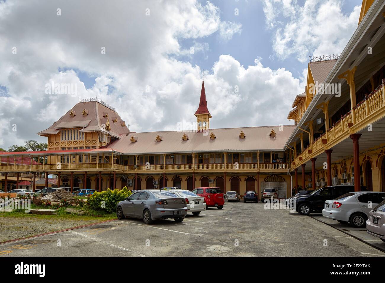 Innenhof des Obersten Gerichtshofes der Judikatur, des Obersten Gerichtshofes in Georgetown Guyana, Südamerika Stockfoto