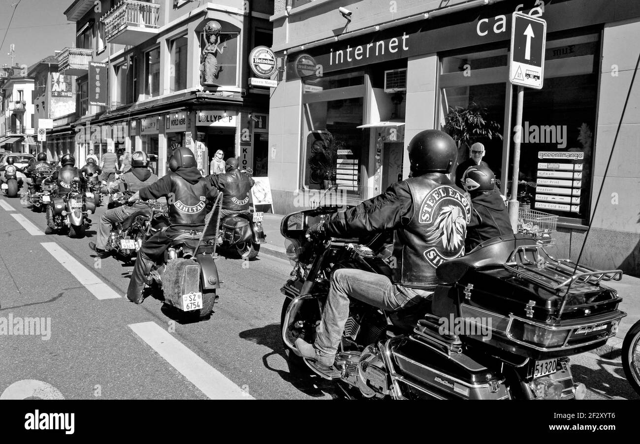 Schweiz: Hells Angels mit Ihrer Harley Davisdson Motorräder fahren durch Longstreet der Stadt Zürich. Stockfoto