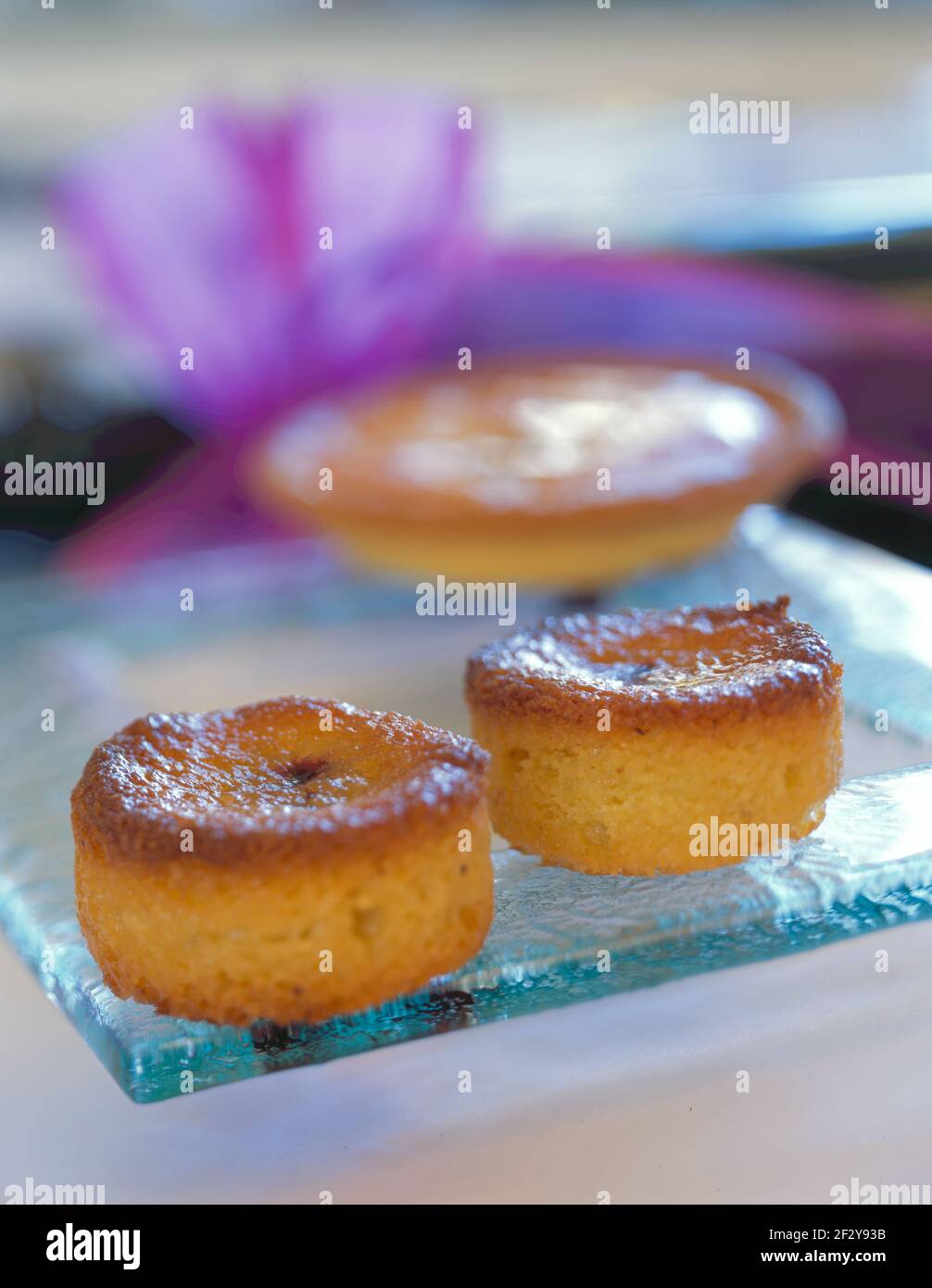 Kuchen und Gebäck im Studio gedreht Stockfoto