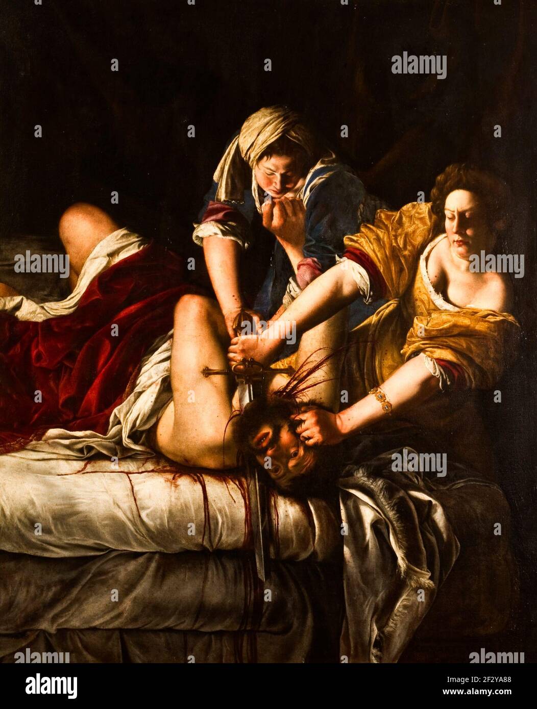 Judith Beheading Holofernes - Artemisia Gentileschi, um 1620 - zwei Frauen stecken einen Mann auf ein Bett. Mit einer Hand hält Judith seinen Kopf, mit der anderen schneidet sie sich mit einem langen Schwert in die Kehle. Die Intensität der Szene wird durch das tropfende Blut hervorgehoben, das die weißen Bettlaken durchtränkt und die Augen des Mannes weit geöffnet sind – bewusst, aber hilflos. Artemisia ist mehr eine Verfechterin starker Frauen als eine Frau, die von Gewalt und Rache besessen ist. Stockfoto