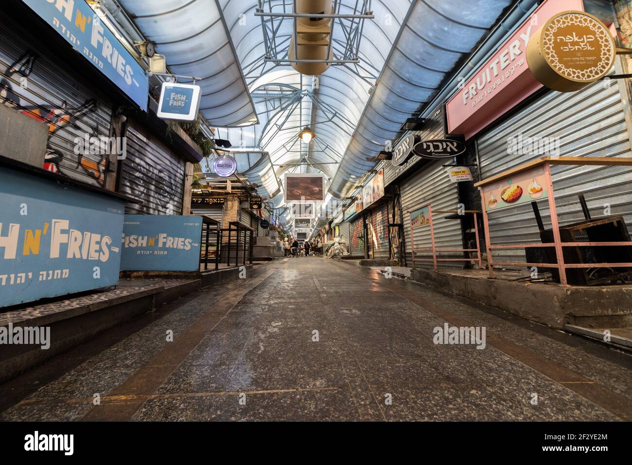 jerusalem-israel. 05-03-2021. Geschlossene Geschäfte, auf dem Mahane Yehuda Markt, leer von Menschen Stockfoto