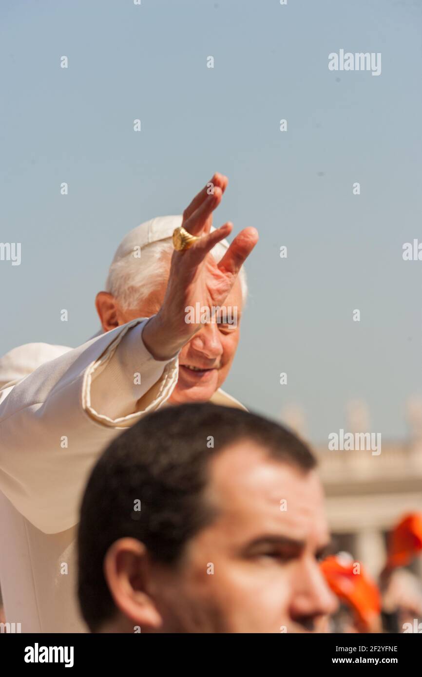 Papst Benedikt XVI. (St. Petersplatz) Vatikanstadt, Vatikan Stockfoto