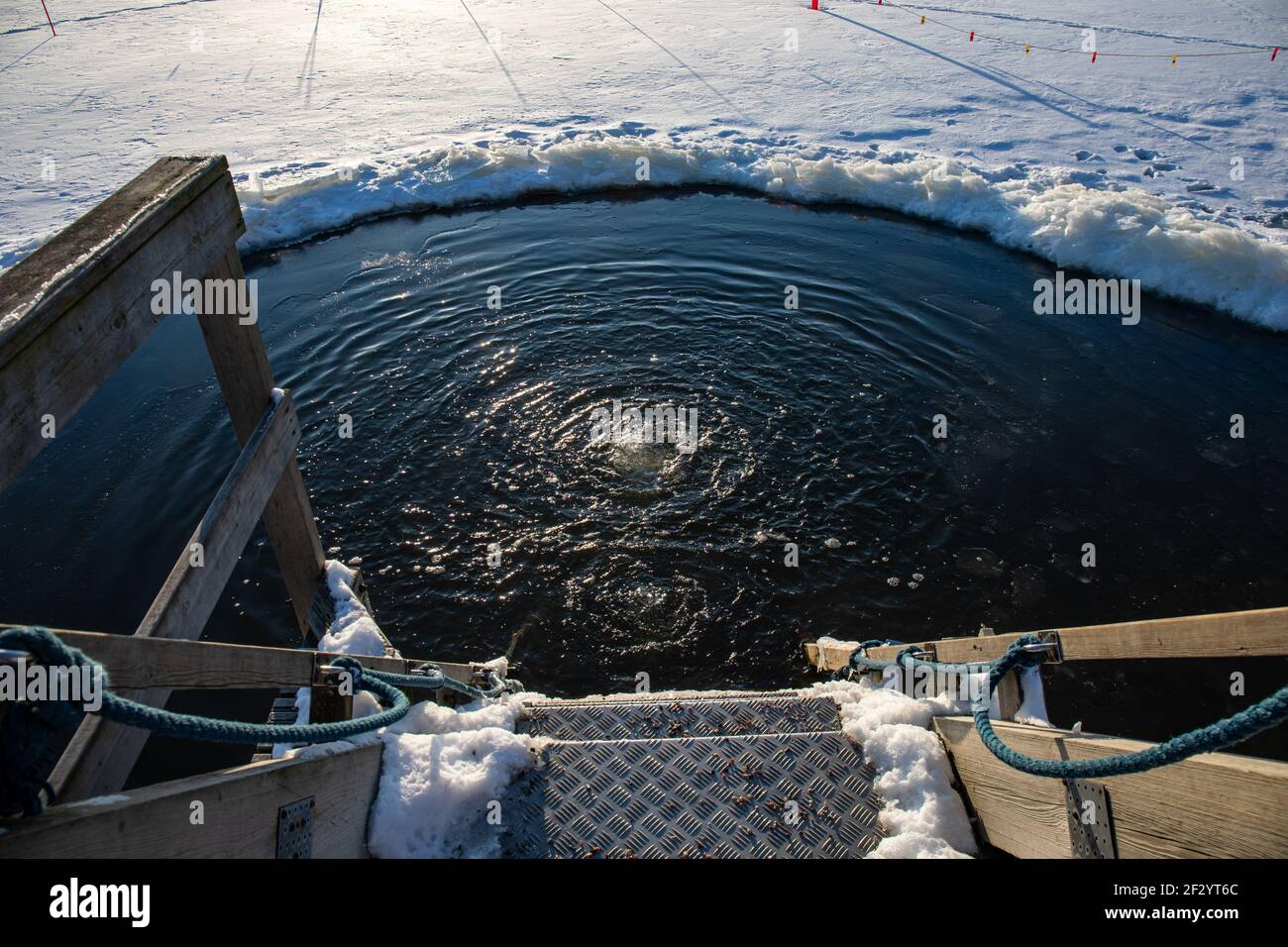 Avanto oder Eisschwimmloch zum Winterschwimmen im Munkkiniemi-Viertel von Helsinki, Finnland Stockfoto