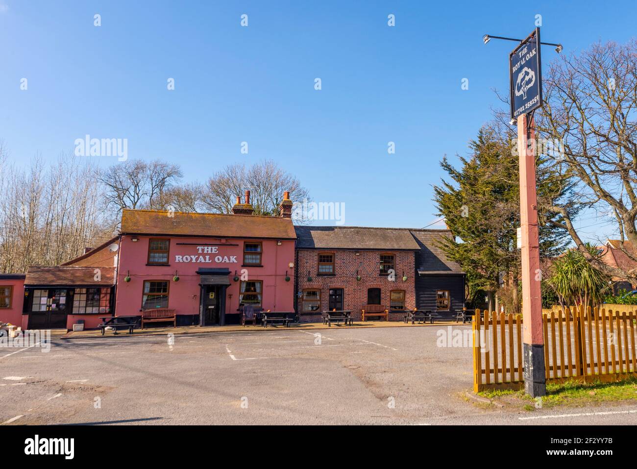 The Royal Oak Pub in Stambridge Road, Great Stambridge, Rochford, Essex, Großbritannien. Traditionelles englisches Country Pub Stockfoto