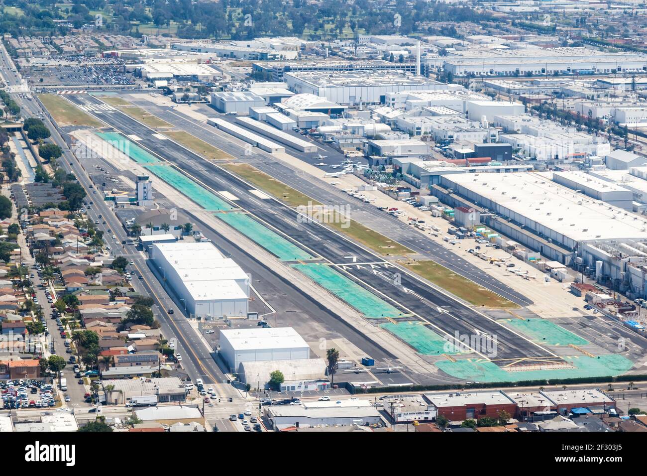 Los Angeles, Kalifornien - 14. April 2019: Hawthorne Municipal Airport HHR Übersicht Luftaufnahme in den Vereinigten Staaten. Stockfoto