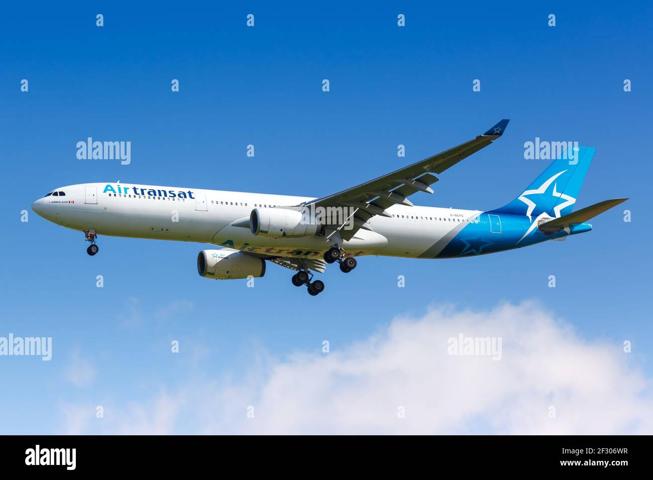 Paris, Frankreich 17. August 2018 Flugzeug Air Transat Airbus A330