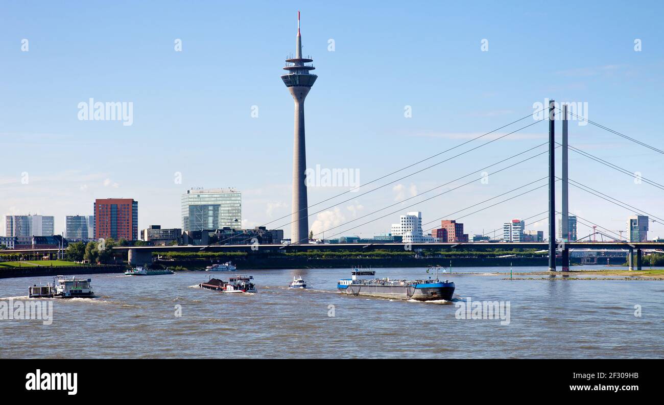 Blick auf den Rhein in Düsseldorf Stockfoto