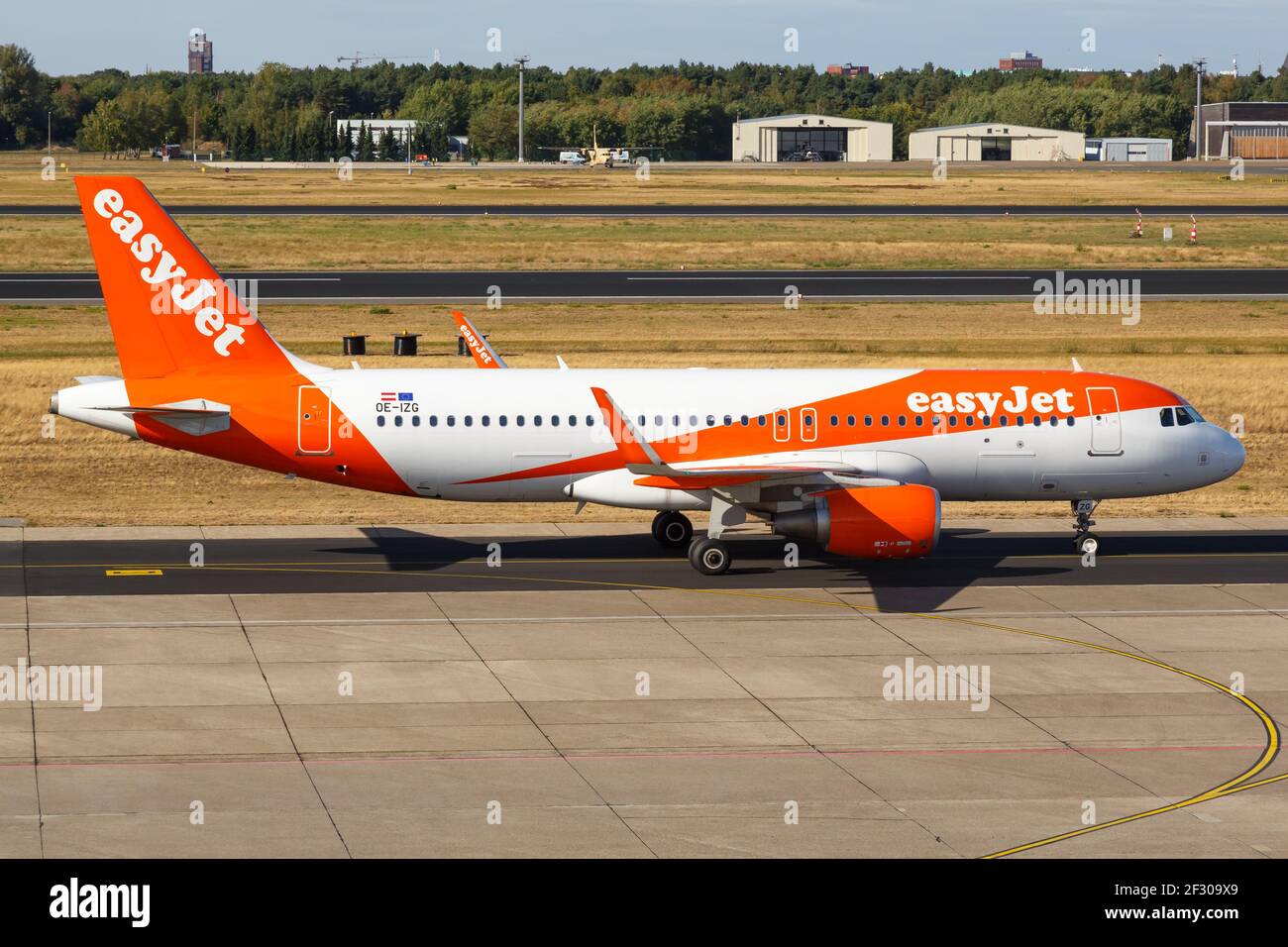 Berlin, 11. September 2018: EasyJet Airbus A320 am Flughafen Berlin-Tegel (TXL) in Deutschland. Airbus ist ein europäischer Flugzeughersteller Stockfoto