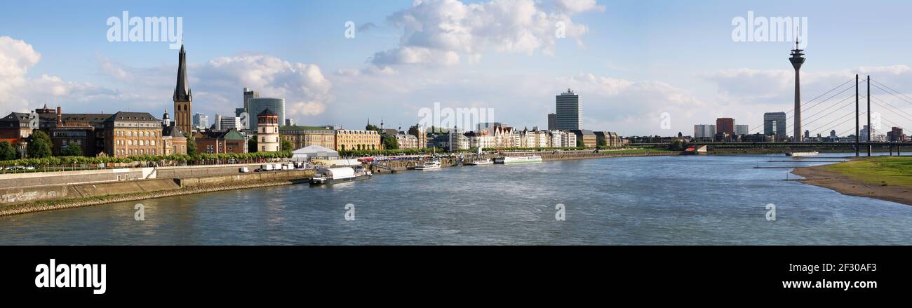 Blick auf den Rhein und Düsseldorf Stockfoto