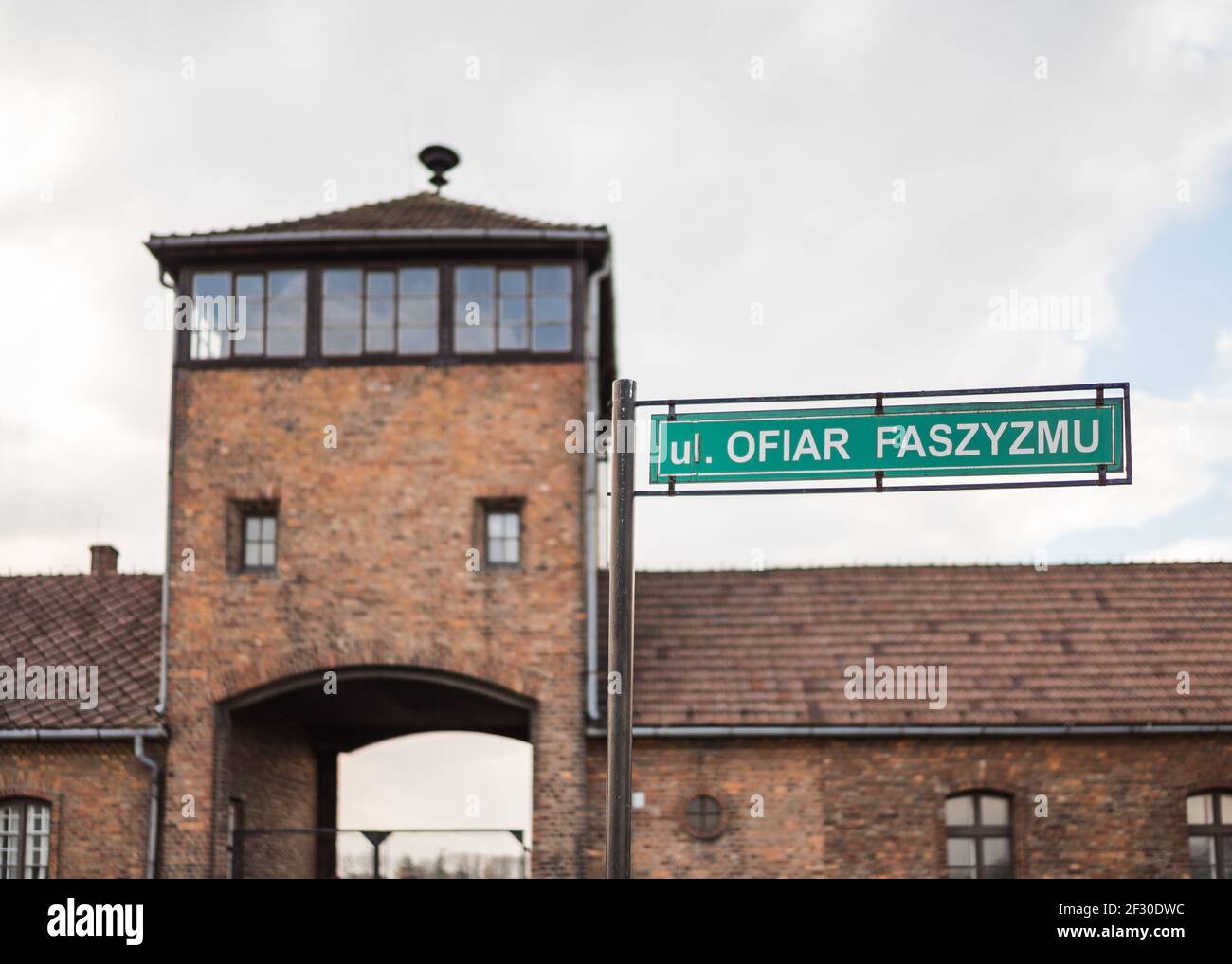 Auschwitz-Birkenau II Konzentrationslager Oswiecim Holocaust-Wachposten Tower Torhaus Zugantritt keine Menschen deutsche Besetzung Stockfoto