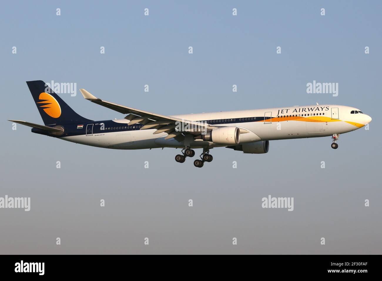 Amsterdam, Niederlande - 14. September 2016: Jet Airways Airbus A330-300 am Flughafen Amsterdam Schiphol (AMS) in den Niederlanden. Stockfoto