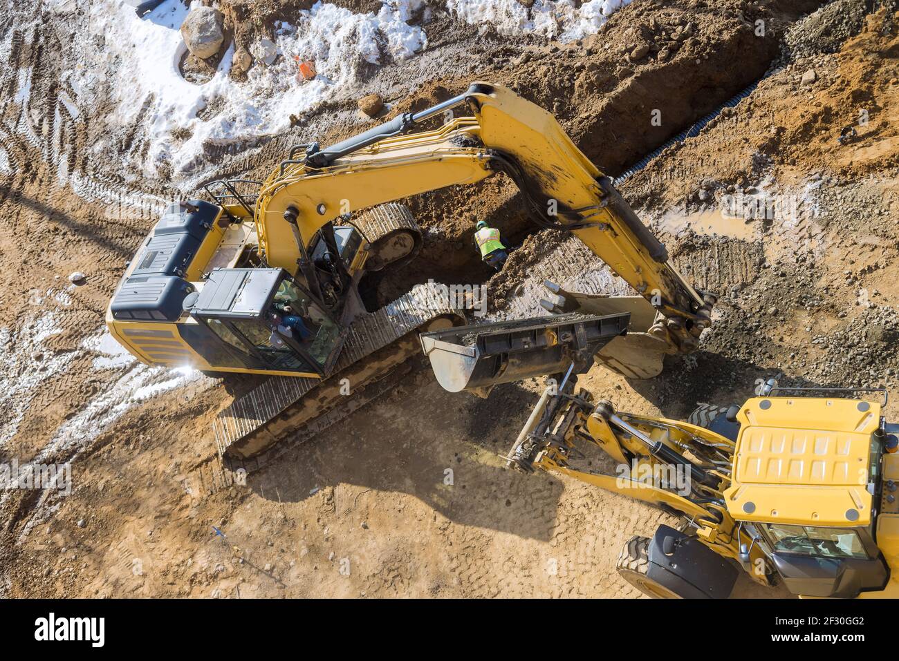Baustelle ein riesiger Graben, Graben für Entwässerung Kanal Versorgungsleitung Installation Stockfoto