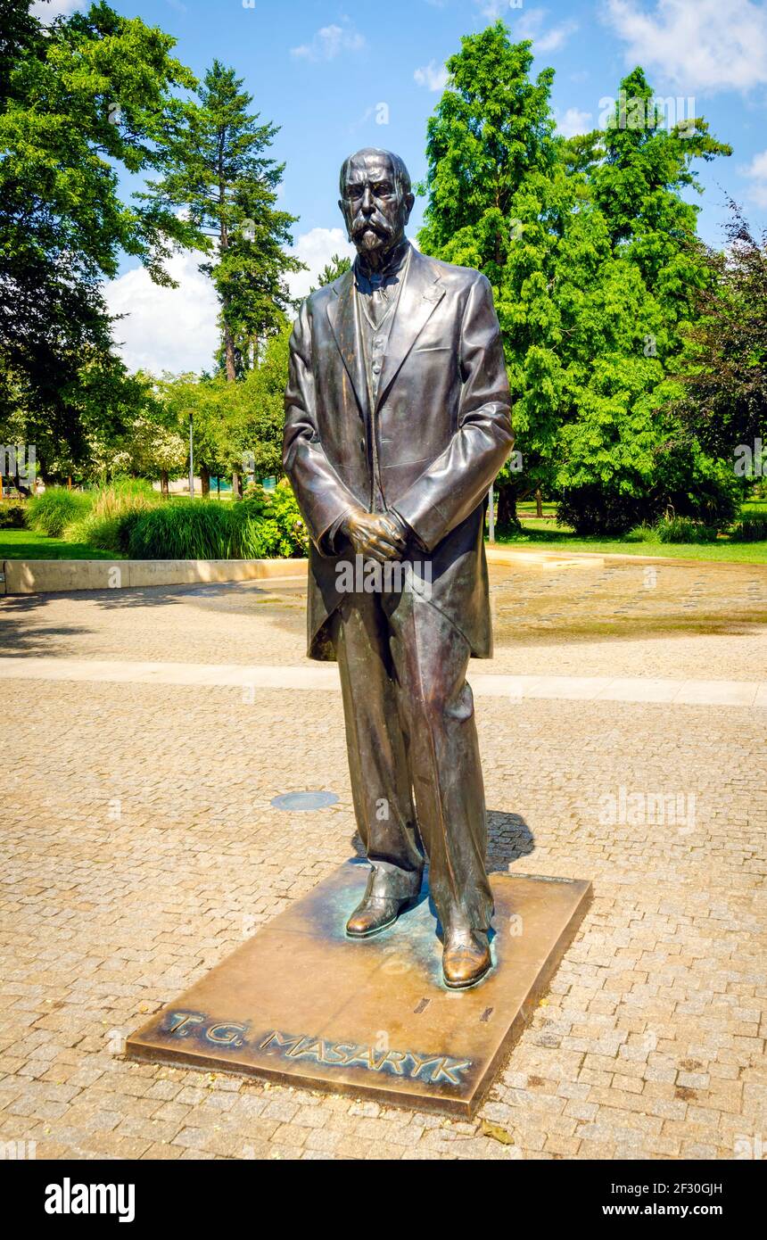 Tomas Garrigue Masaryk, eine Bronzestatue des ersten tschechoslowakischen Präsidenten, im Kurpark in Podebrady, Tschechische Republik Stockfoto