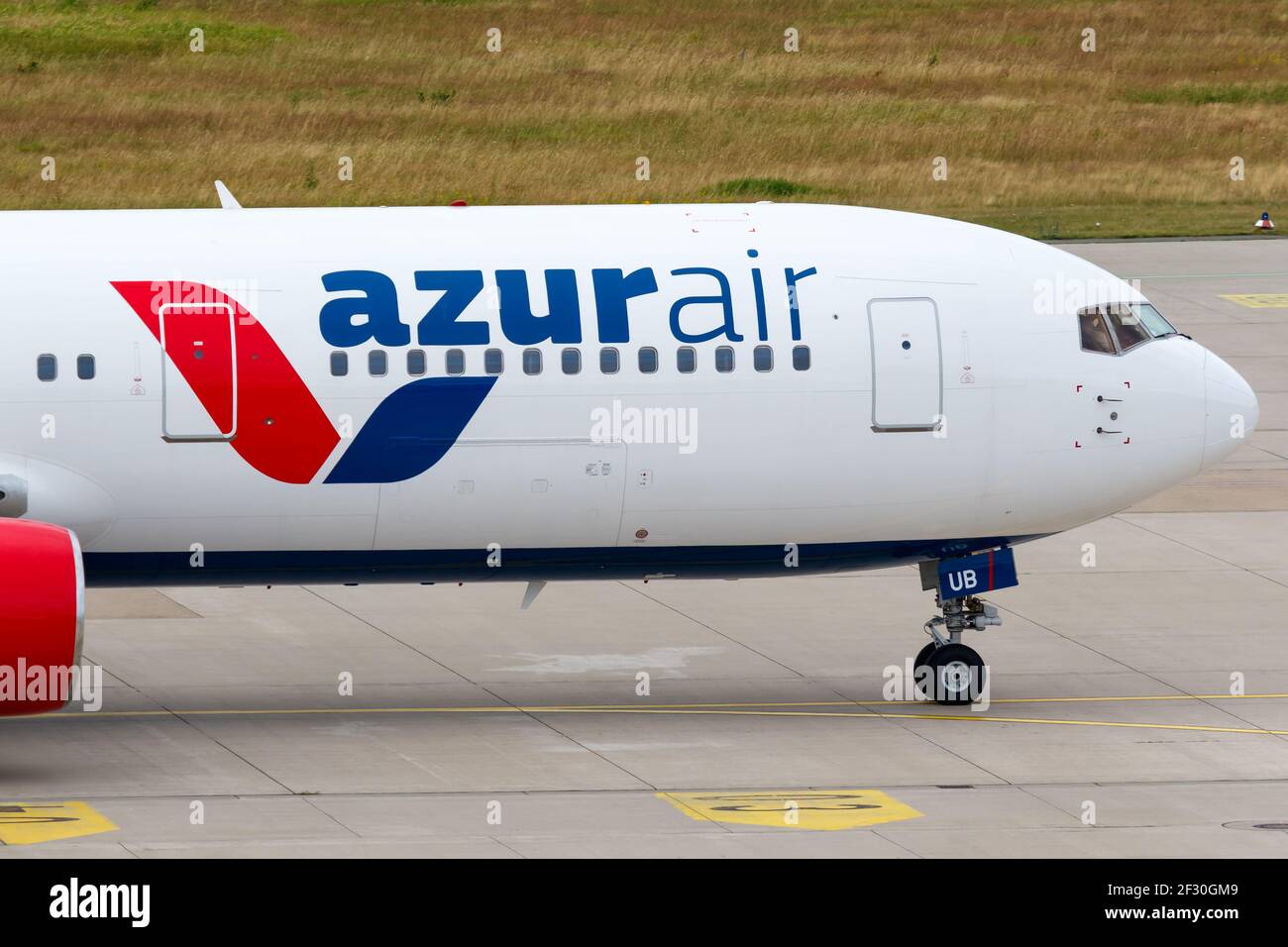 Nürnberg, 1. Juli 2017: Flugzeug Azur Air Boeing 767 am Flughafen Nürnberg (NUE) in Deutschland. Boeing ist ein amerikanischer Flugzeughersteller hea Stockfoto