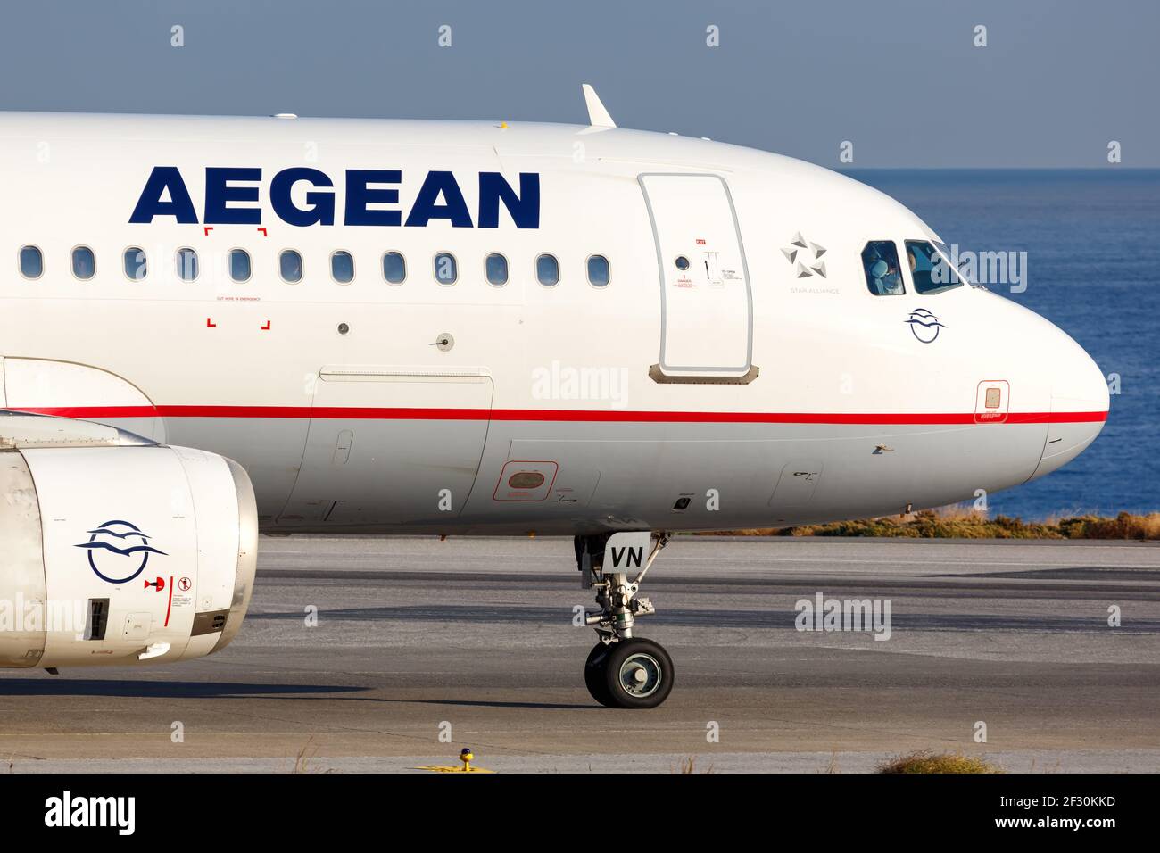 Heraklion, Griechenland - 15. September 2018: Flugzeug Aegean Airlines Airbus A320 am Flughafen Heraklion (HER) in Griechenland. Airbus ist ein europäisches Flugzeughersteller Stockfoto