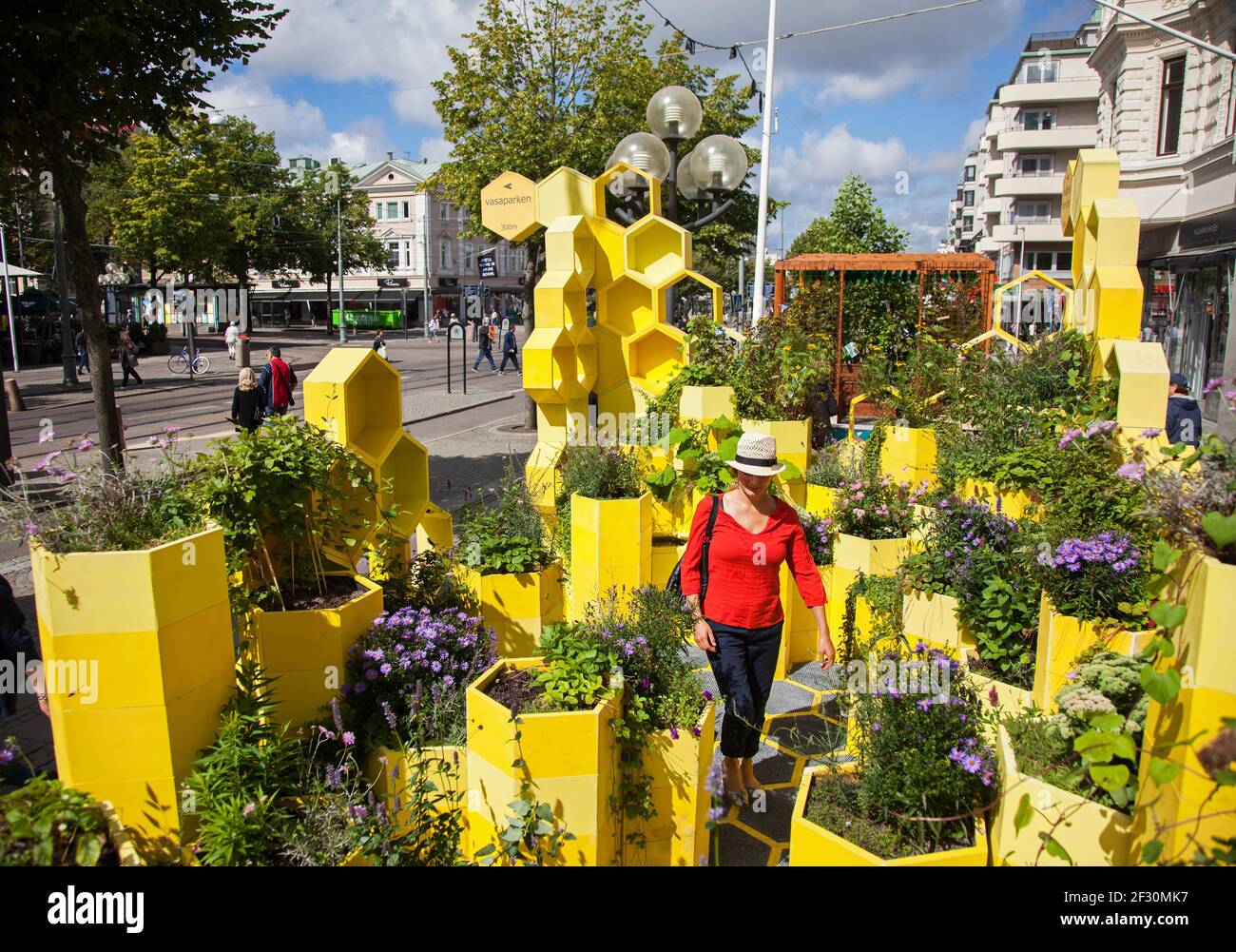 Städtischer Anbau entlang der Allee während der grünen Welt von Göteborg, 2016. Stockfoto