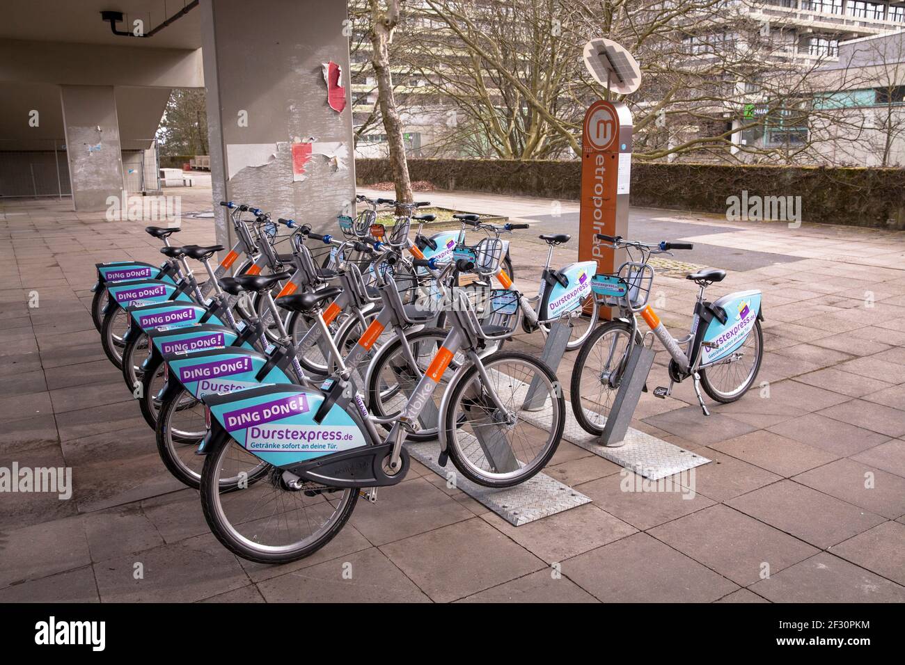 Metropolradruhr Bike-Sharing-Station auf dem Campus der Ruhr-Universität Bochum, Nordrhein-Westfalen, Deutschland. Bahnhof für metropolradruhr Miet Stockfoto