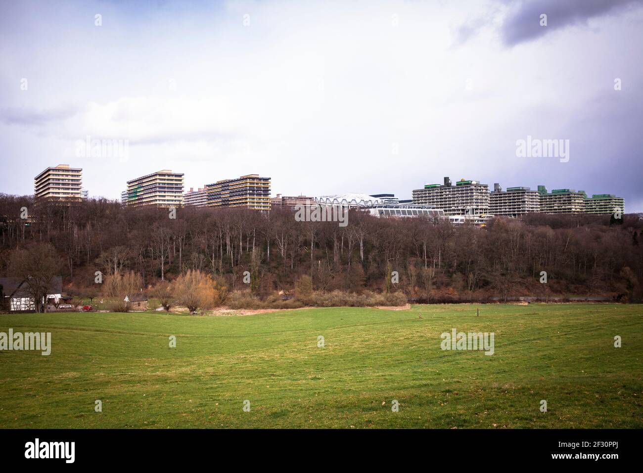 Blick über das Lottental zur Ruhr-Universität Bochum, Bochum, Nordrhein-Westfalen, Deutschland. Blick über das Lottental zur Ruhr-Universität Stockfoto