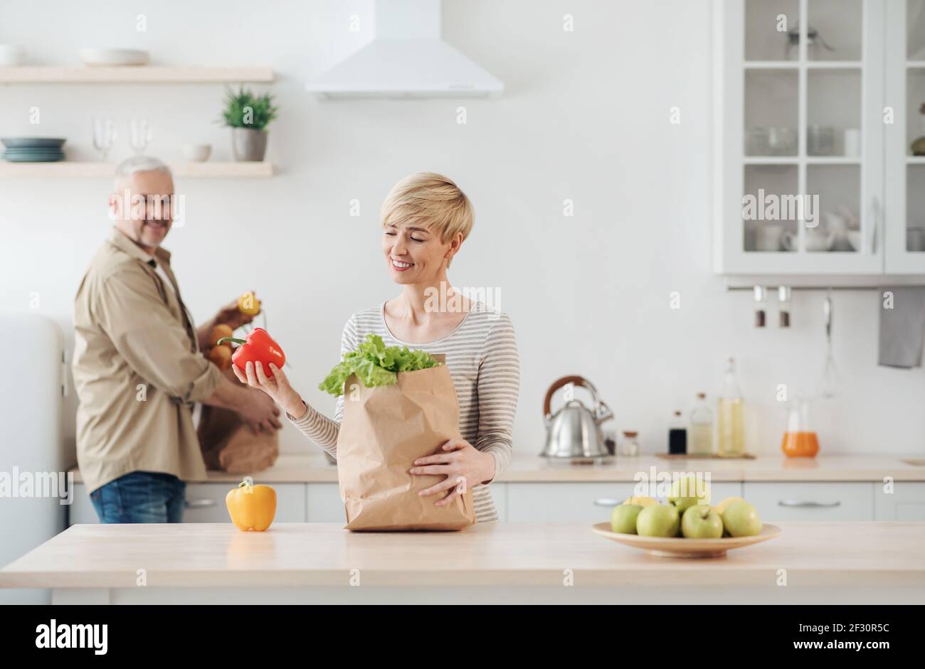 Bestellung von Lebensmitteln zu Hause, Lebensmittel zusammen einkaufen, Ernährung und gesunde Ernährung Stockfoto