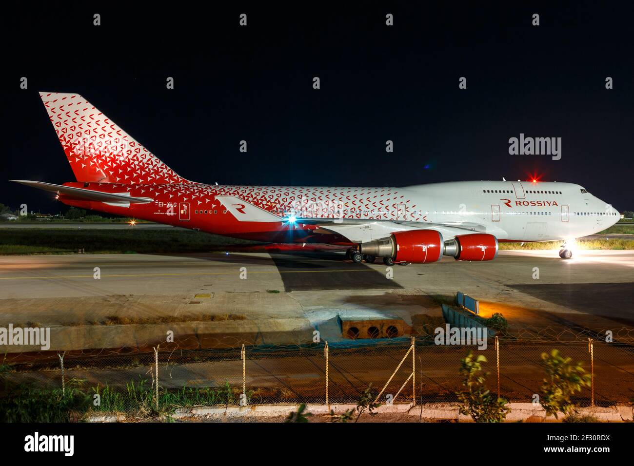 Rhodos, Griechenland - 12. September 2018: Ein Rossiya Boeing 747 Flugzeug am Flughafen Rhodos (RHO) in Griechenland. Stockfoto