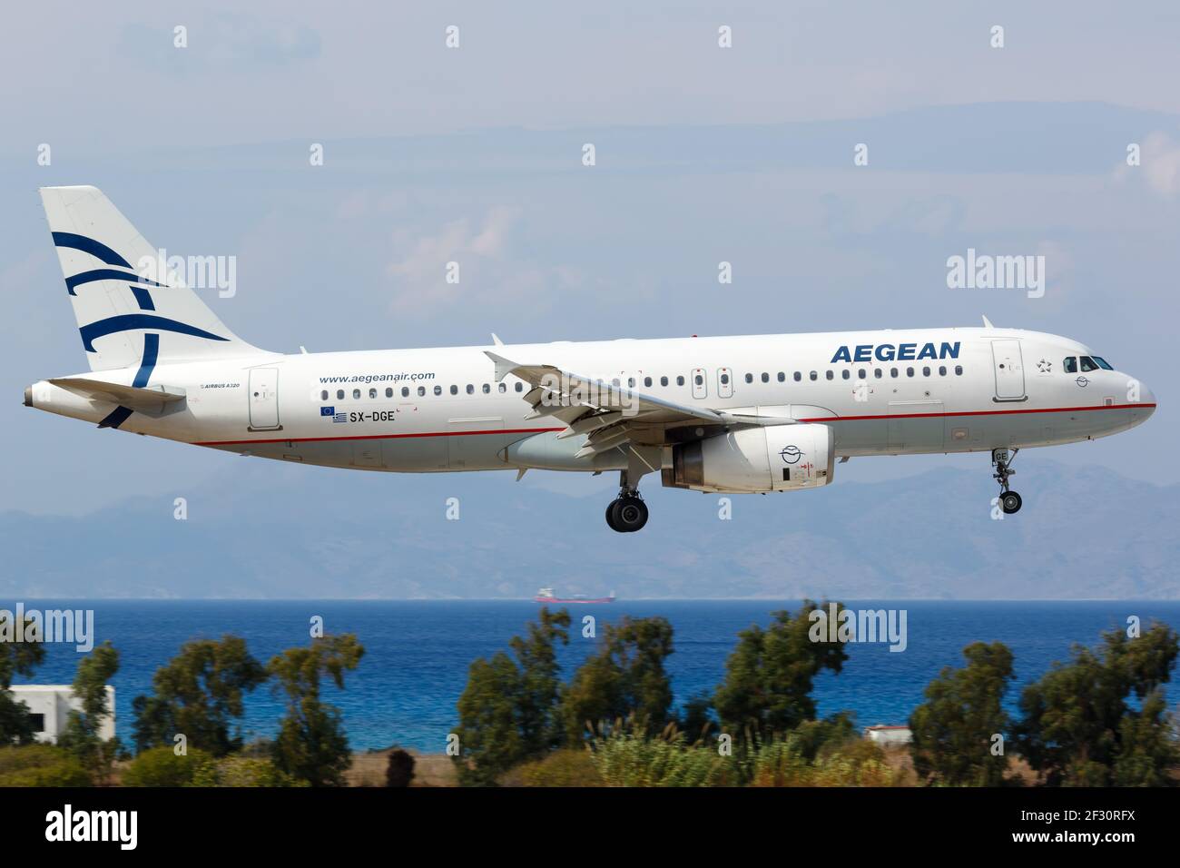 Rhodos, Griechenland - 12. September 2018: Ein Flugzeug der Aegean Airlines Airbus A320 am Flughafen Rhodos (RHO) in Griechenland. Stockfoto