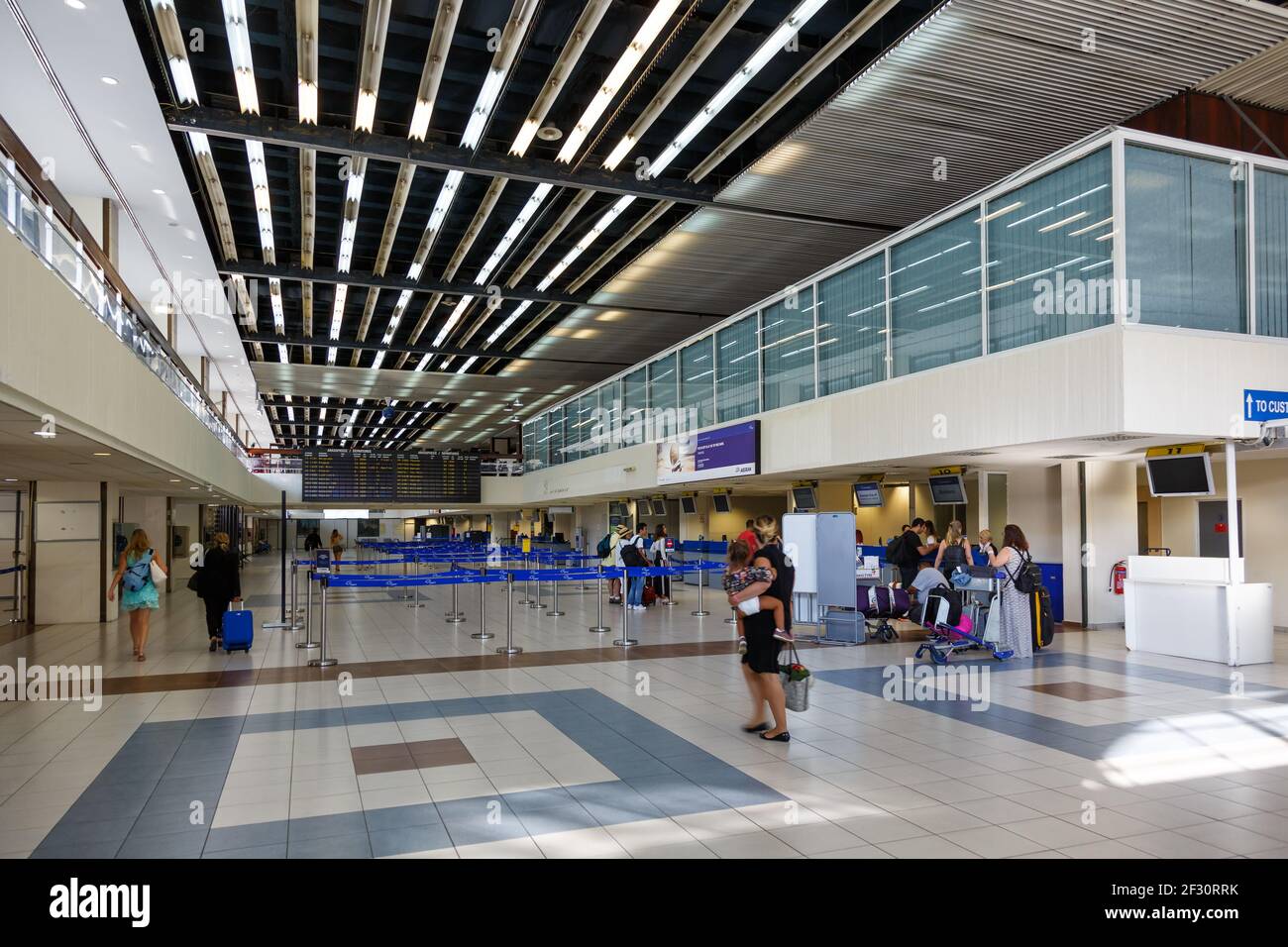 Rhodos, Griechenland - 13. September 2018: Terminal am Flughafen Rhodos (RHO) in Griechenland. Stockfoto