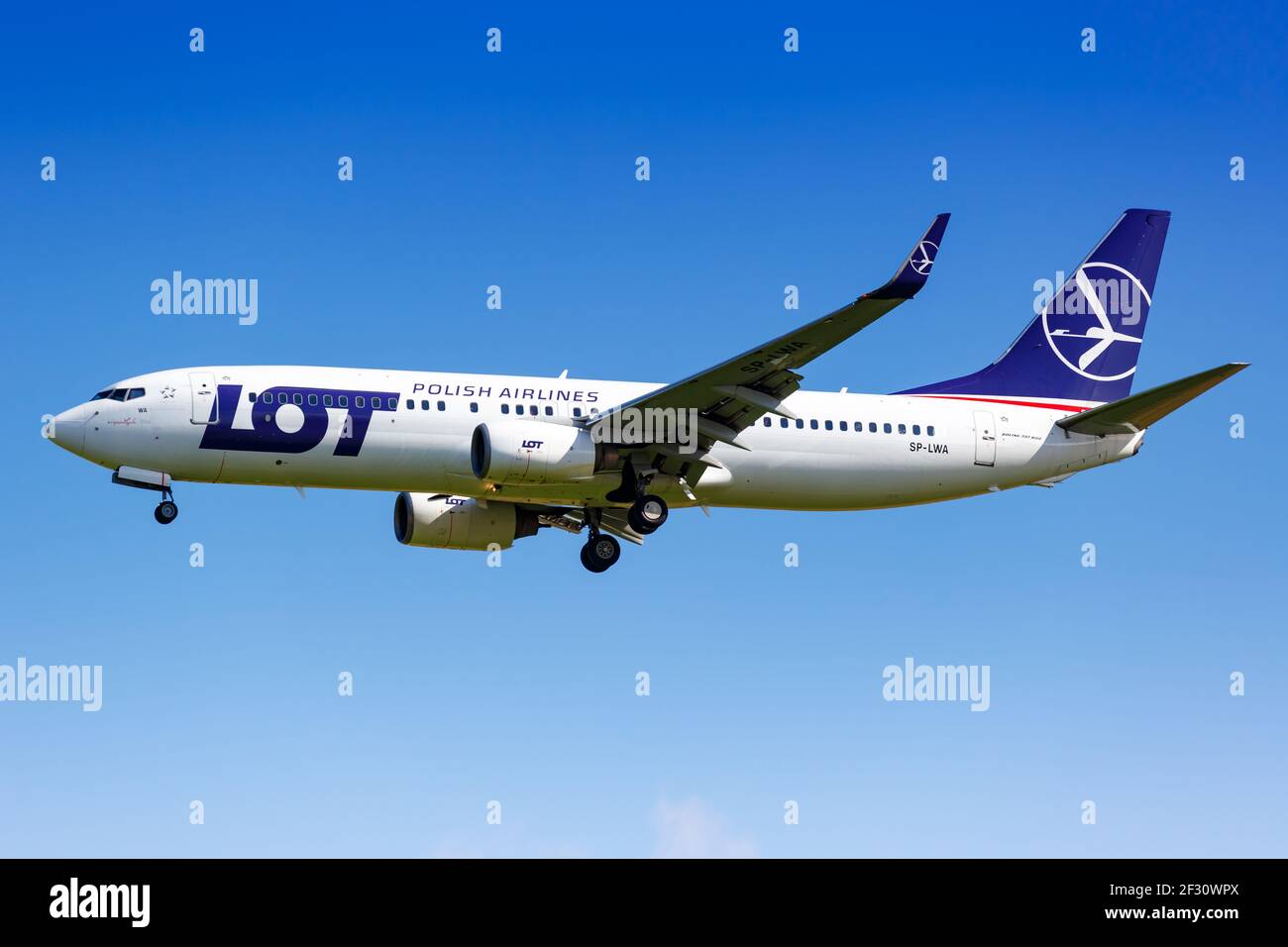 Paris, Frankreich - 17. August 2018: LOS Polish Airlines Boeing 737 Flugzeug am Flughafen Paris Charles de Gaulle in Frankreich. Stockfoto