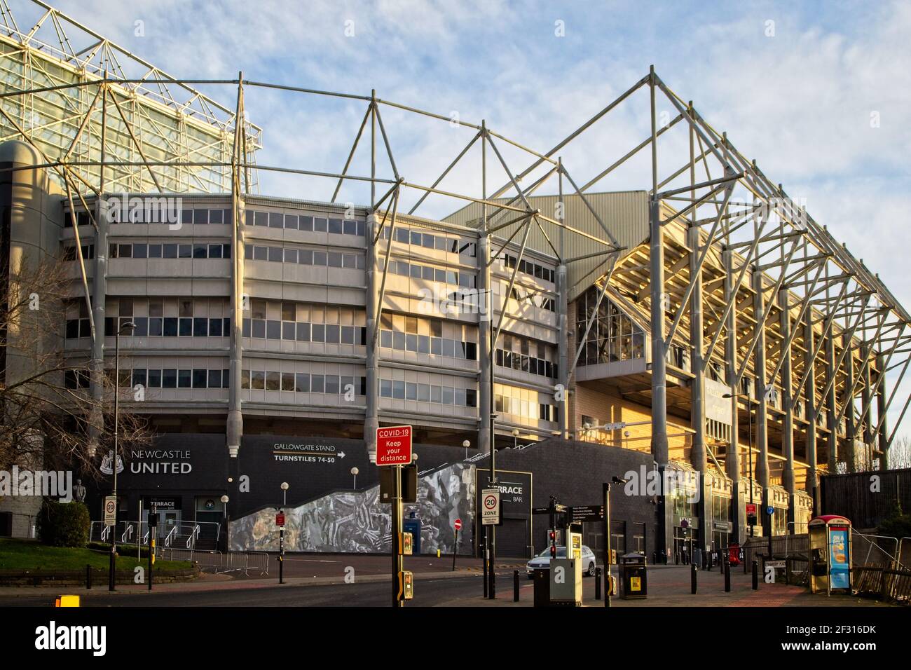 Das Fußballstadion im St James Park in Newcastle, Tyne und Wear. Heimstadion des Newcastle United Football Club.. Stockfoto