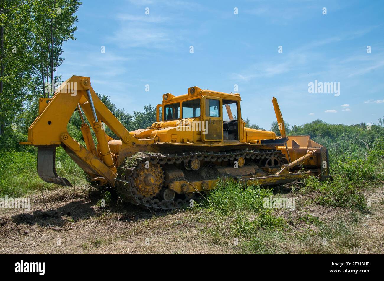 Planierraupe. Mechanische Standortvorbereitung Stockfoto