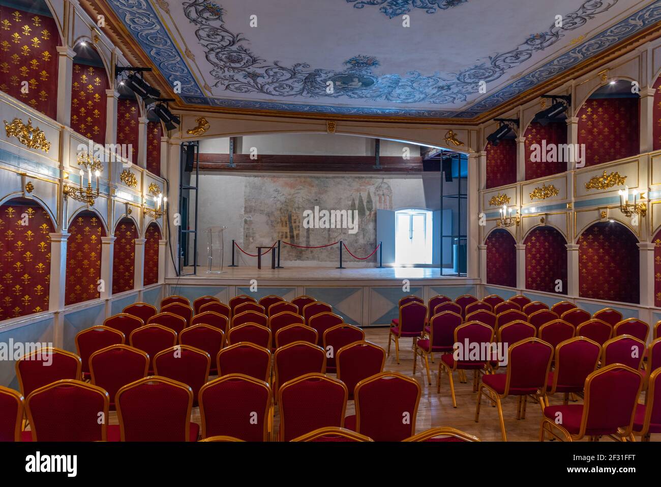 Hvar, Kroatien, 29. Juli 2020: Bühne des historischen Theaters im Arsenal Gebäude in Hvar, Kroatien Stockfoto