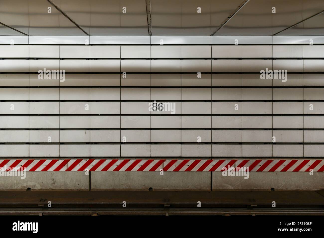 New York City - 21. Feb 2021: Bahnsteig der 2nd Avenue U-Bahn Linie in New York City an der 86th Street U-Bahn Station in Manhattan, Upper East Side. Stockfoto