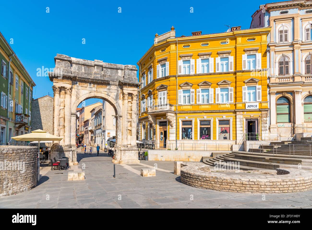 Pula, Kroatien, 31. Juli 2020: Bogen der Sergii in der kroatischen Stadt Pula Stockfoto