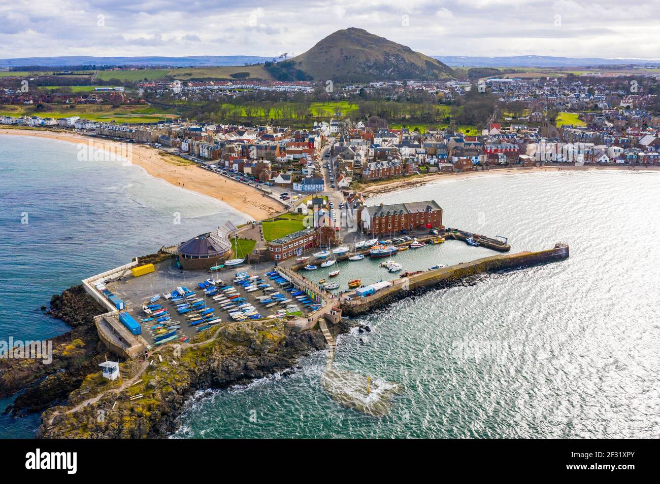 Luftaufnahme des Hafens und der Stadt North Berwick in East Lothian, Schottland, Großbritannien Stockfoto