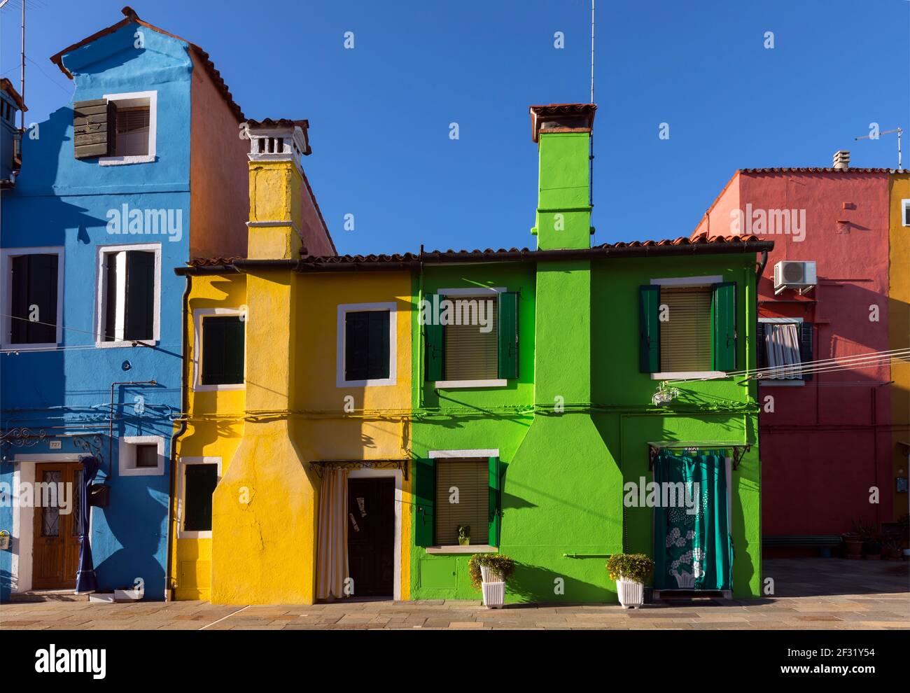 Bunte Häuser auf der venezianischen Insel Burano Stockfoto